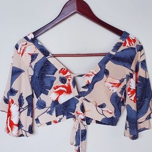Floral Cropped bellsleeve top Sz. M
